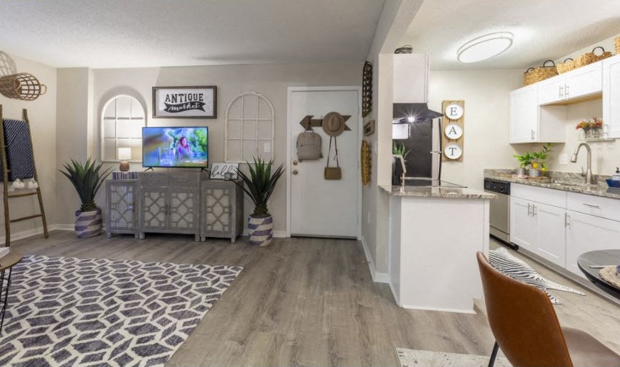 Country Club Apartments